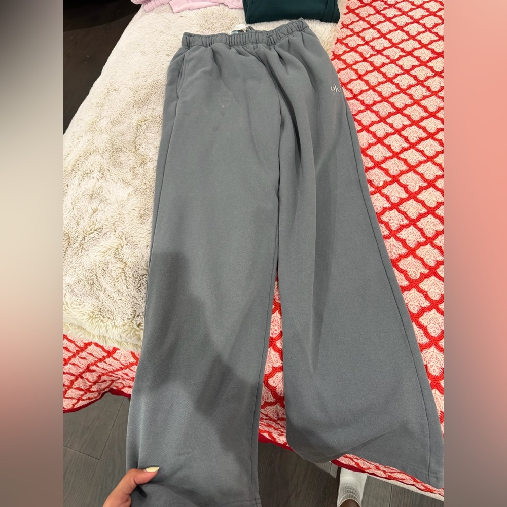 Alo women’s accolade sweatpants dark gray